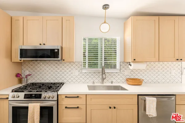 $1,599,000 | 5120 Willowcrest Avenue, North Hollywood, CA 91601