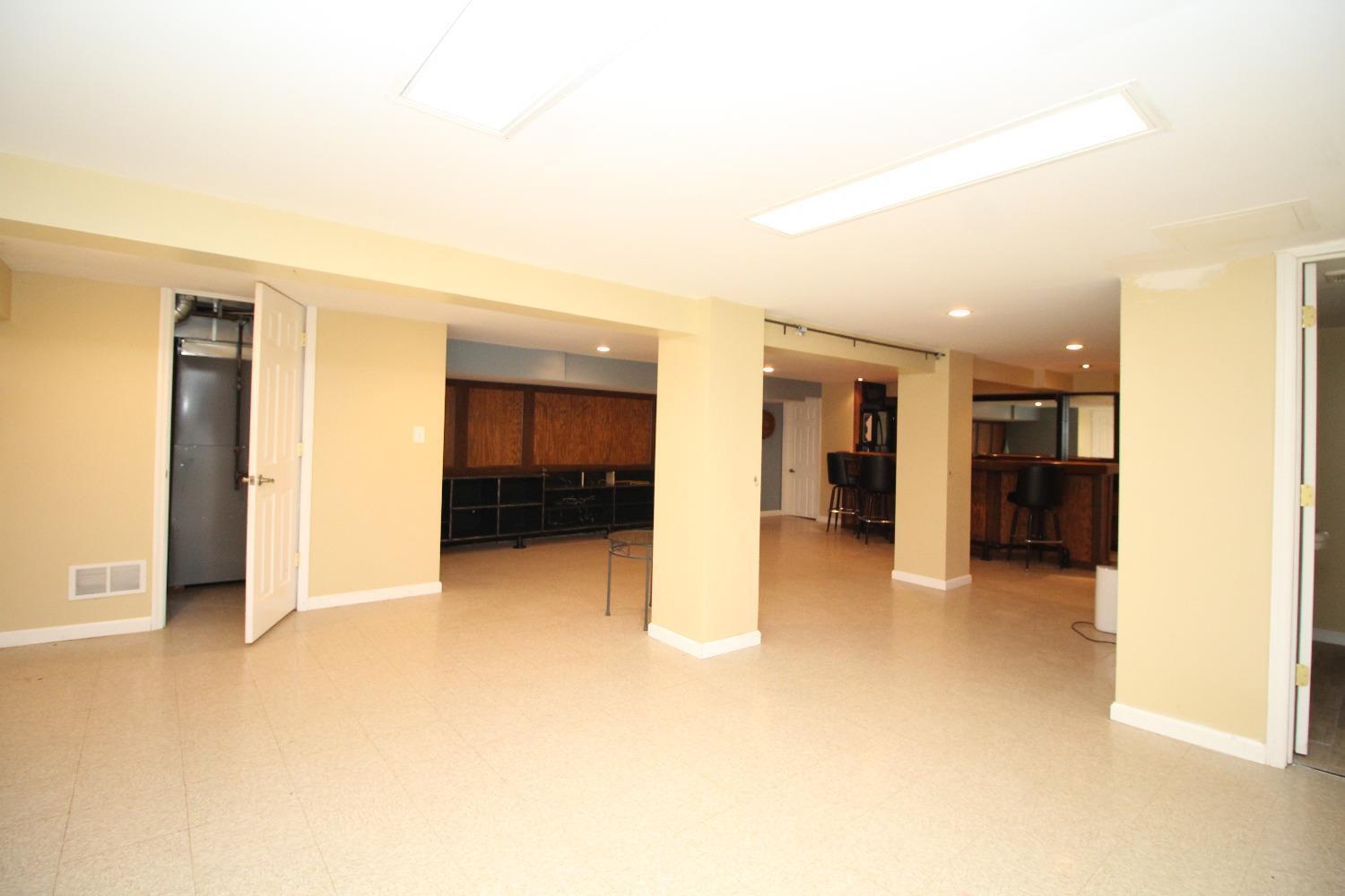 8581 Livingston Road Cincinnati, OH 45251 - Photo 18 of 35 Gallery Image 18