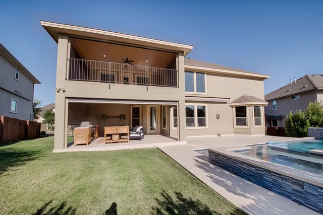 a house view with a outdoor space