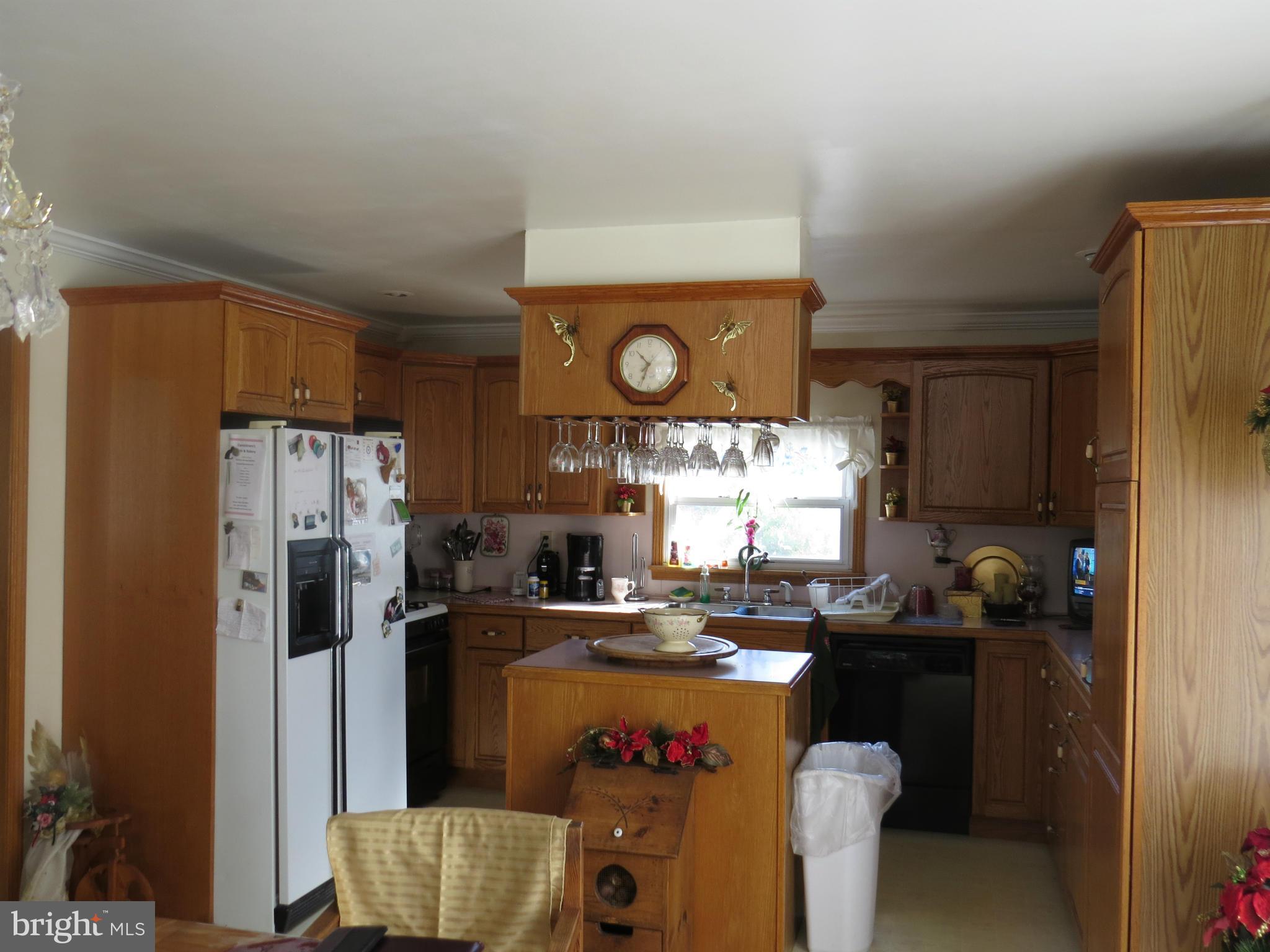 2270 East Old Philadelphia Road Elkton, MD 21921 - Photo 4 of 8 Island and complete appliance package