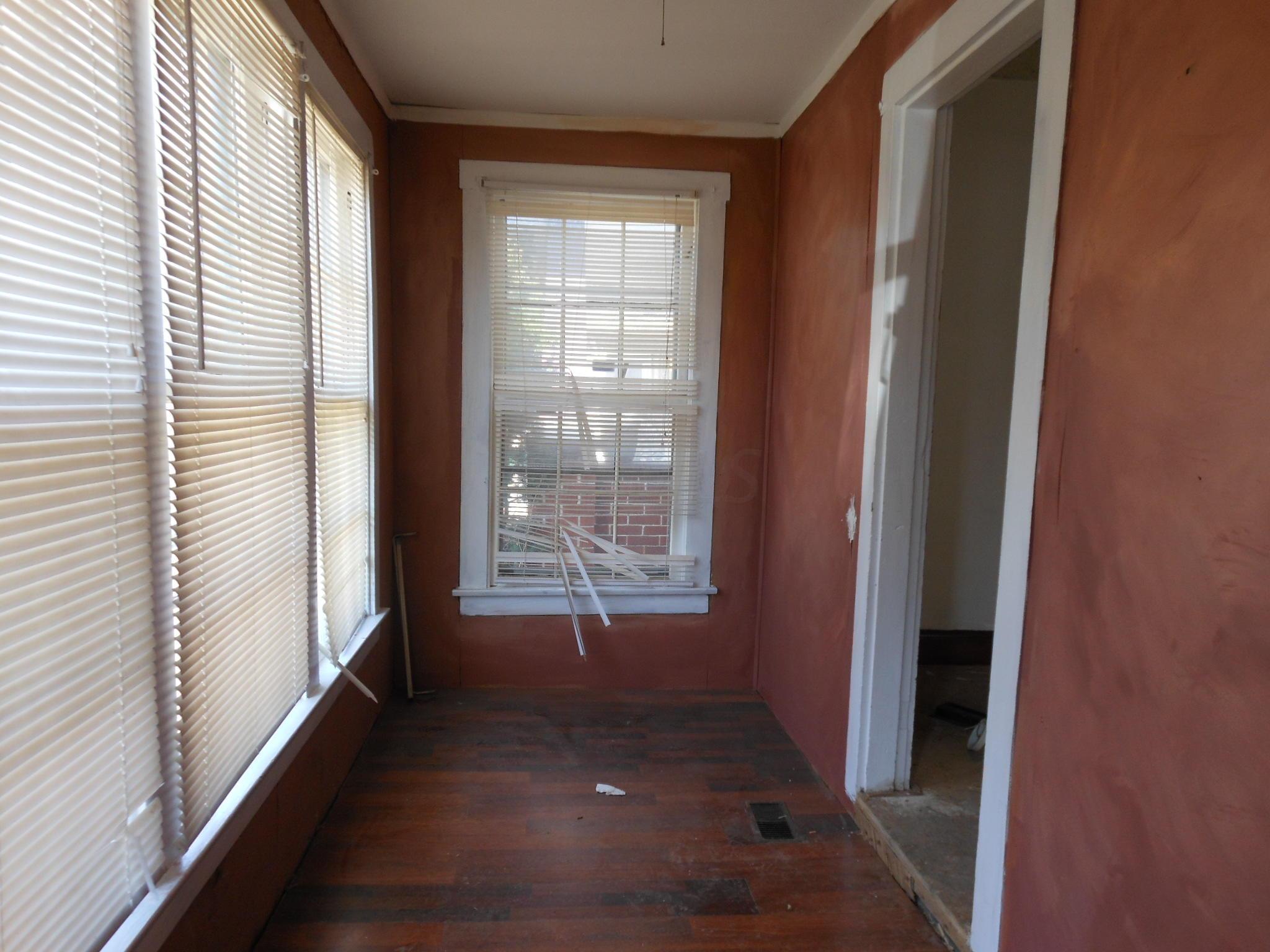 1374 Lockbourne Road Columbus, OH 43206 - Photo 2 of 10