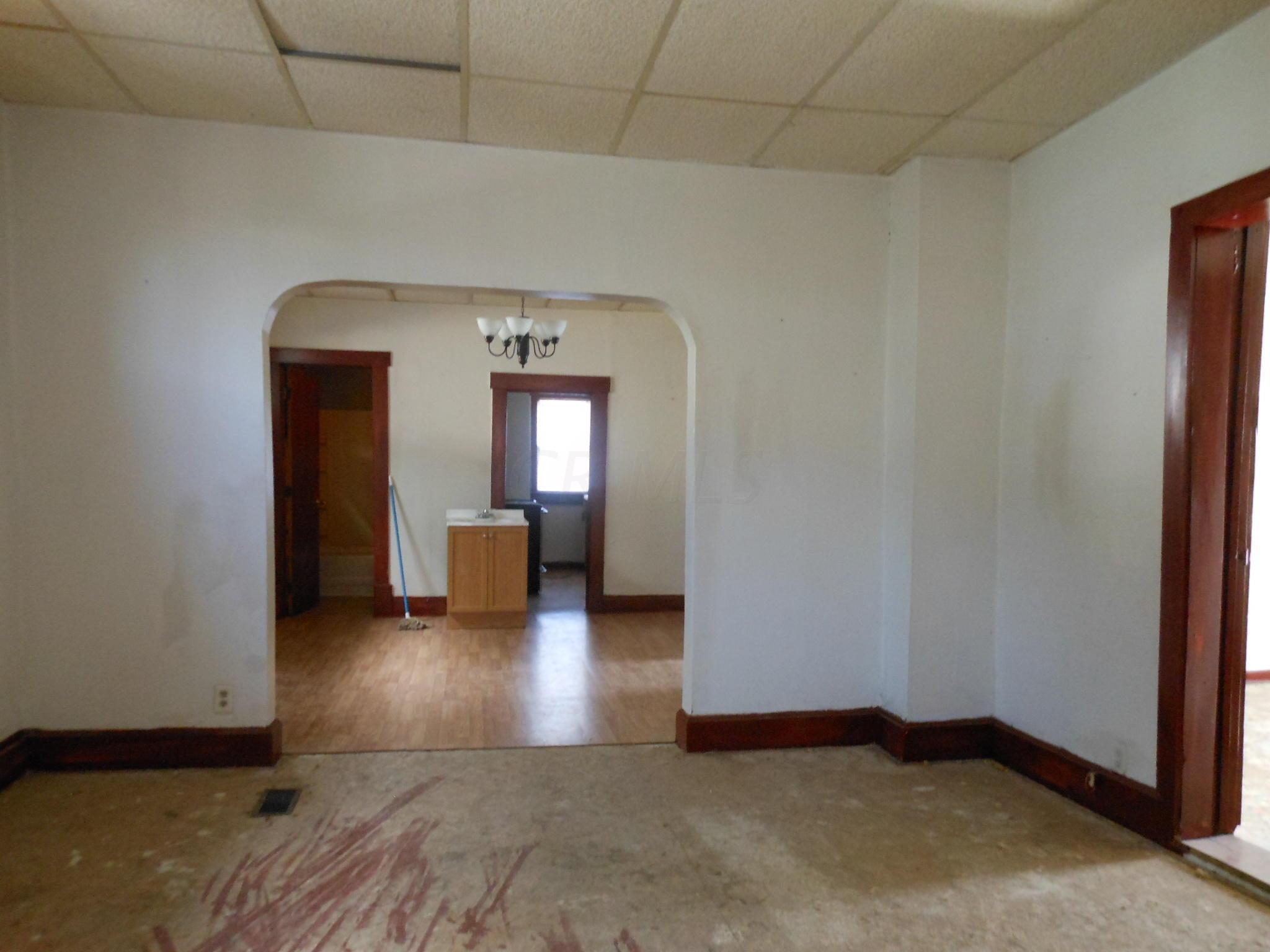 1374 Lockbourne Road Columbus, OH 43206 - Photo 3 of 10