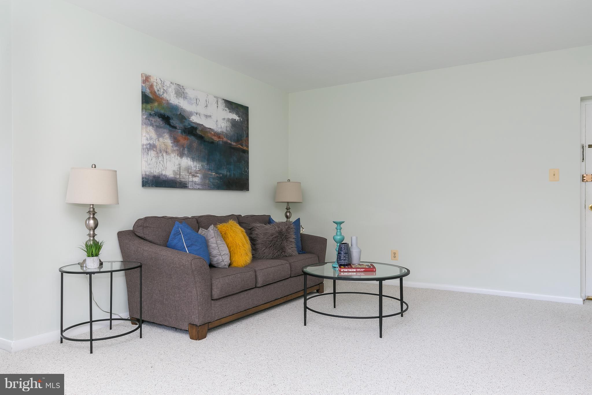 5101 8th Road South, Unit 7 Arlington, VA 22204 - Photo 5 of 32 a living room with furniture and a couch