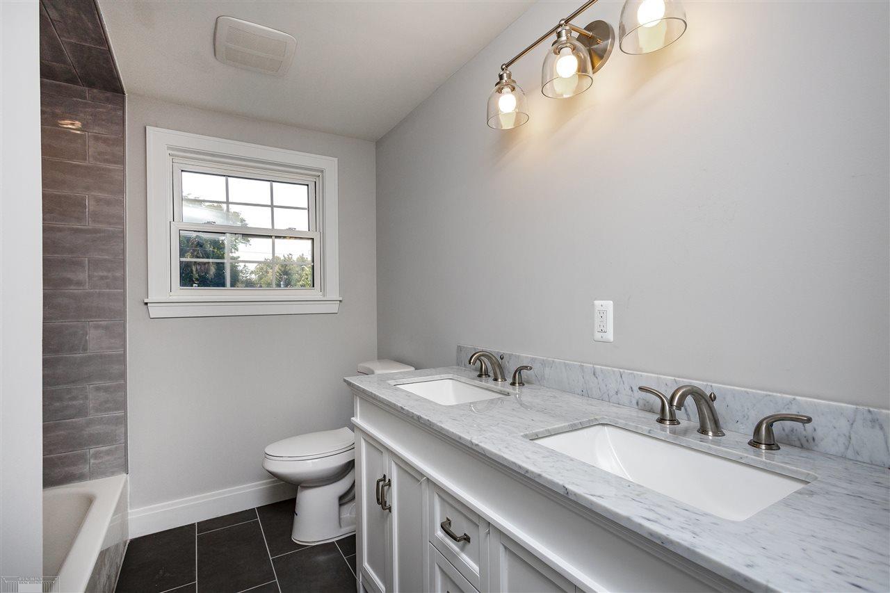 1083 Canterbury Road Grosse Pointe, MI 48236 - Photo 23 of 38 50028045-22.JPG