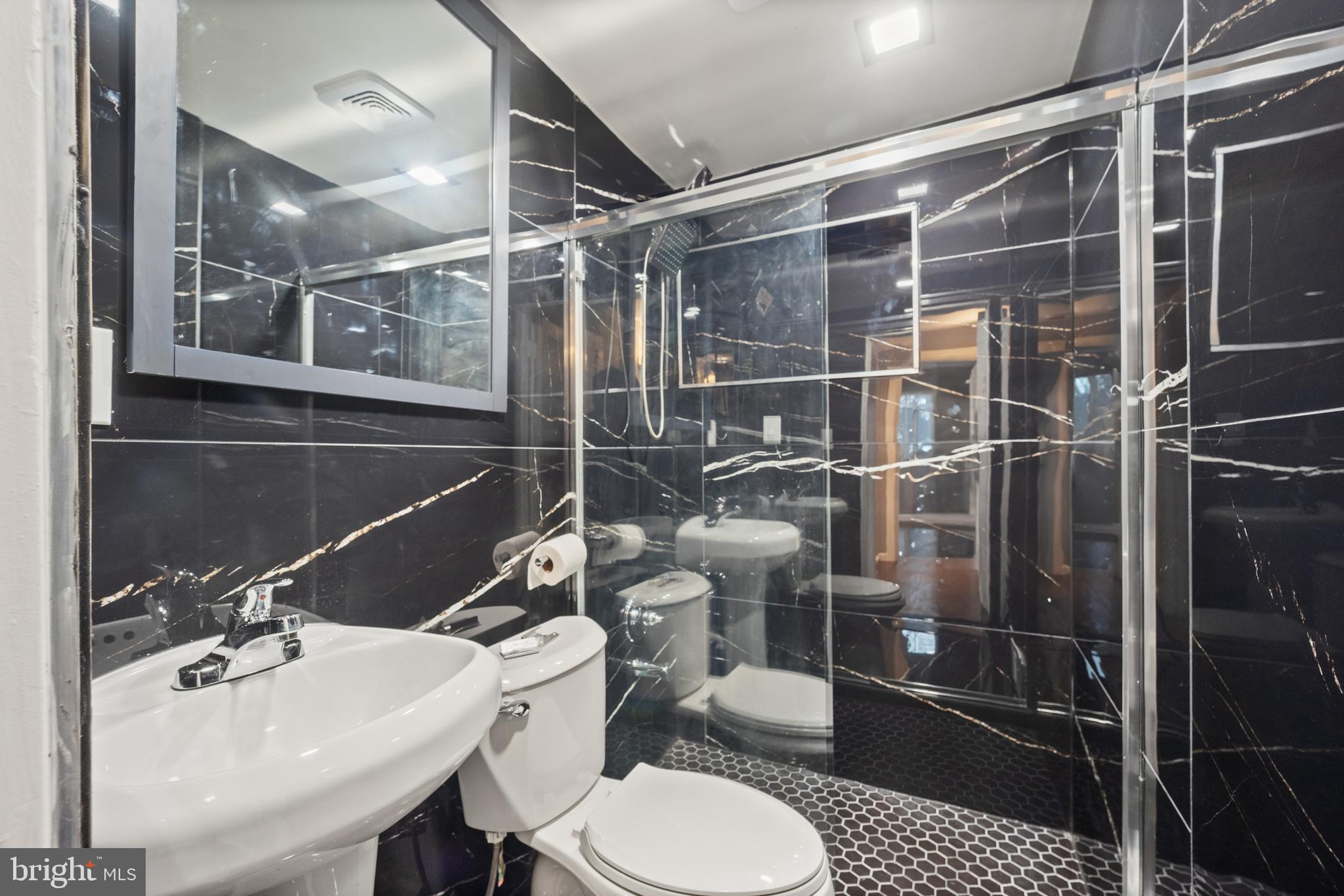 1072 Ironside Road Camden, NJ 08104 - Photo 14 of 18