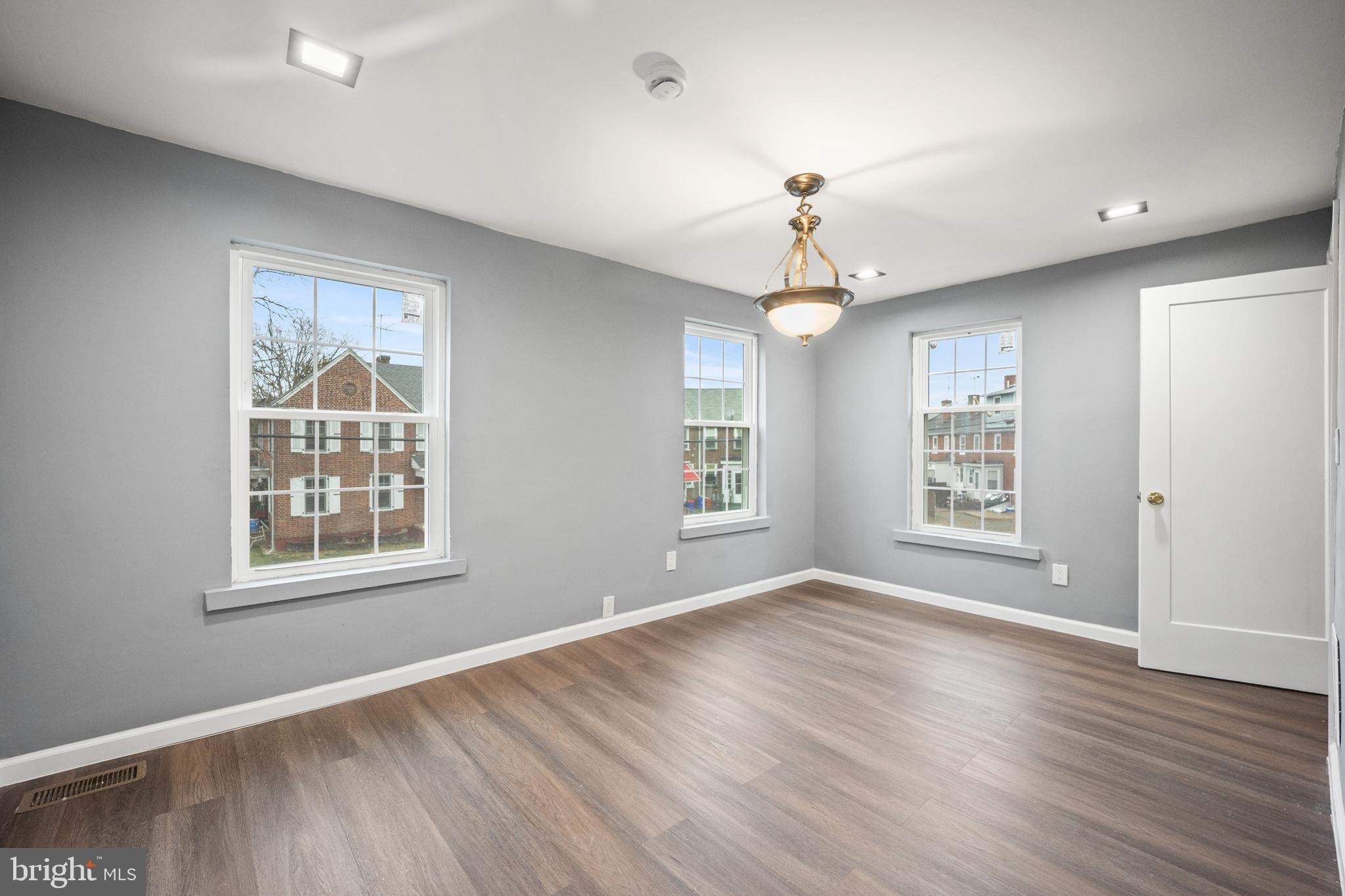 1072 Ironside Road Camden, NJ 08104 - Photo 5 of 18