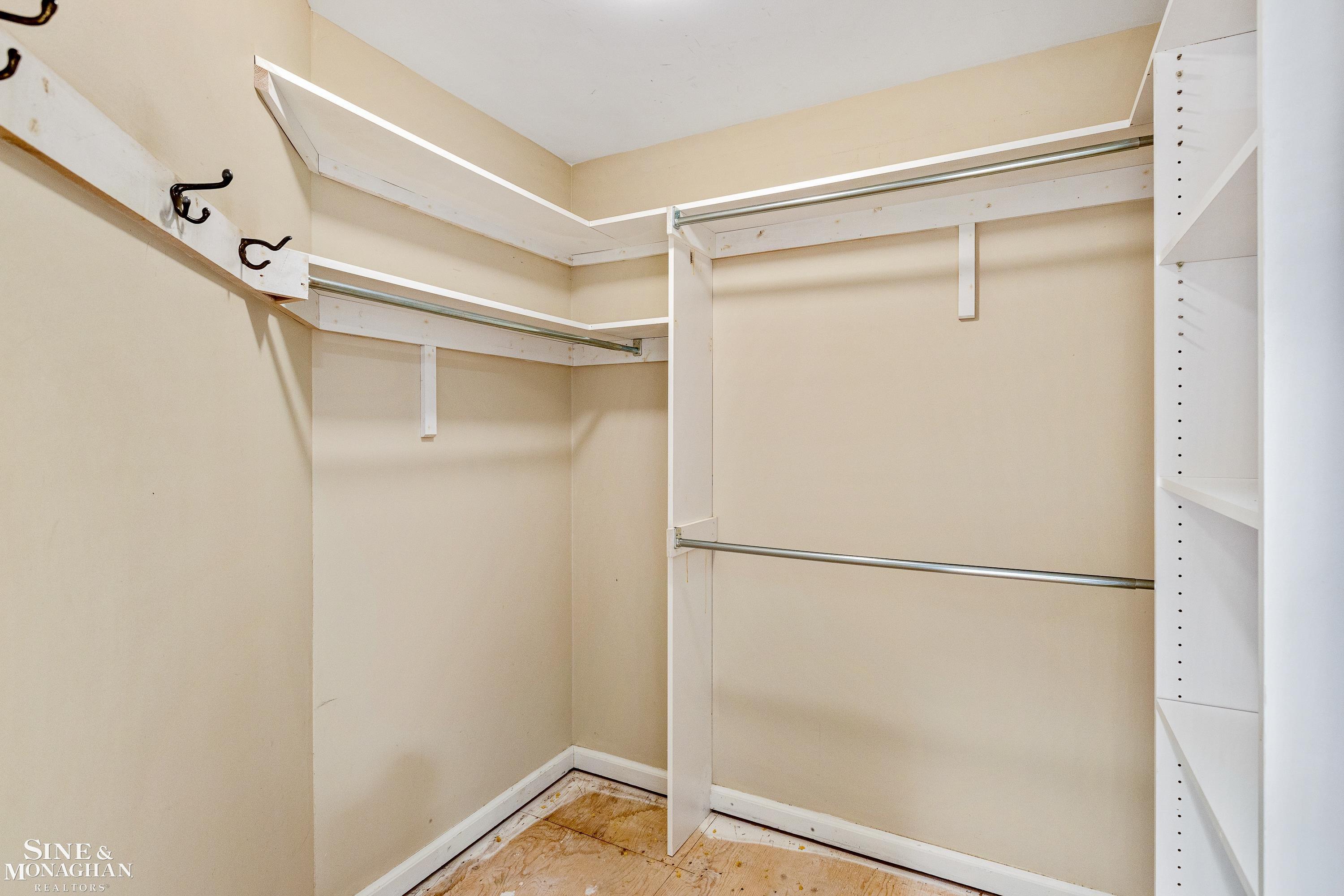 596 Hampton Road Grosse Pointe, MI 48236 - Photo 18 of 37 50116672-17.JPG