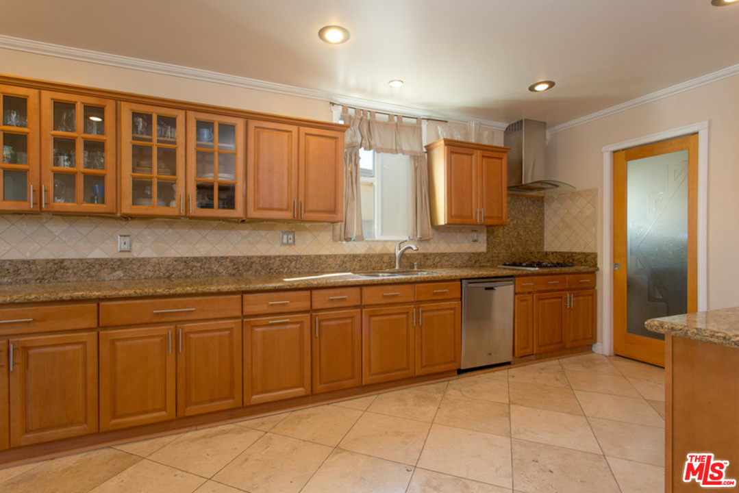 3910 Virginia Road Los Angeles, CA 90008 - Photo 14 of 29 Gallery Image 14