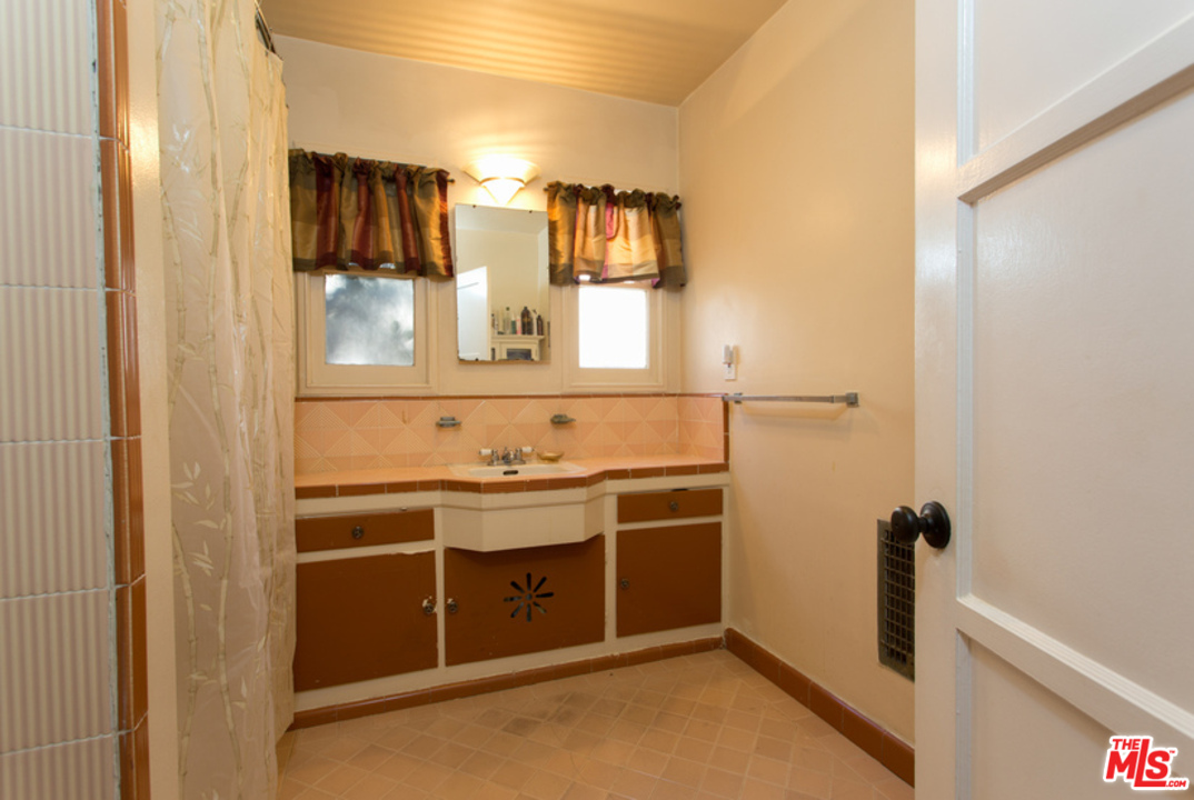 3910 Virginia Road Los Angeles, CA 90008 - Photo 22 of 29 Gallery Image 22