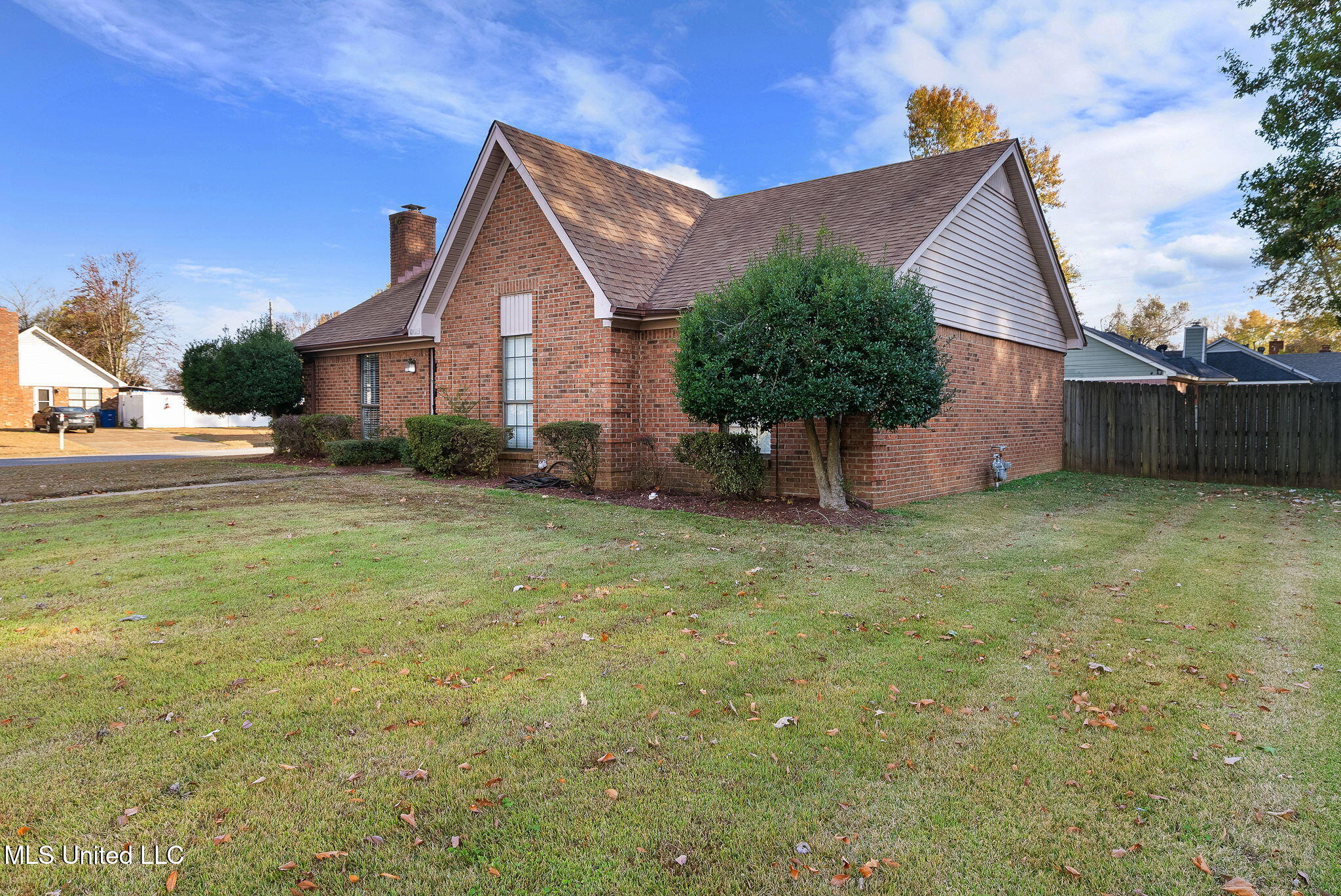 10023 Goodman Road Olive Branch, MS 38654 - Photo 4 of 20 4-web-or-mls-10023 Goodman Rd-03
