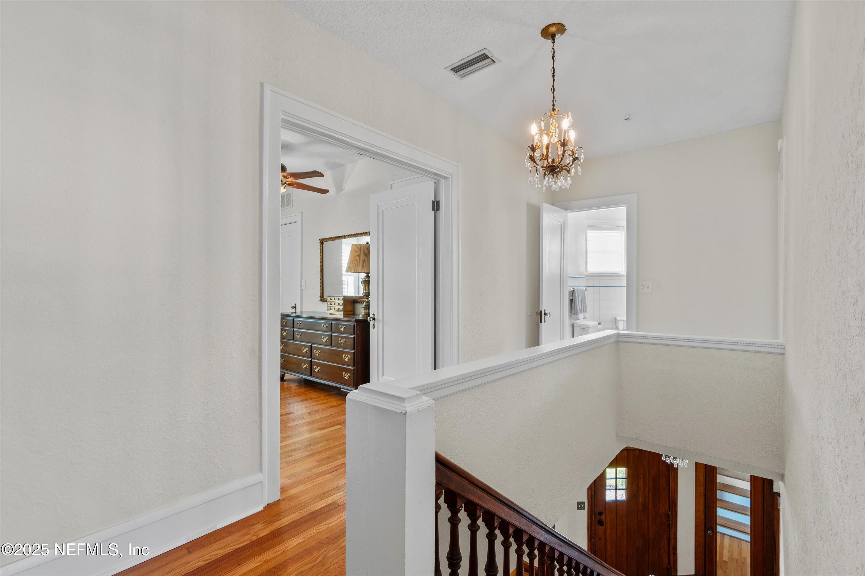 1112 Colombo Street Jacksonville, FL 32207 - Photo 19 of 58 Upstairs Landing