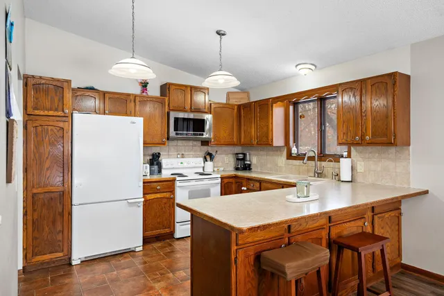 $354,000 | 2805 Brookview Drive, Burnsville, MN 55337