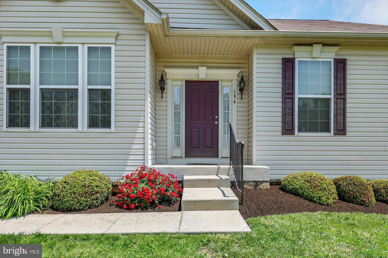 194 Split Rock Drive Delta, PA 17314 - Photo 4 of 59