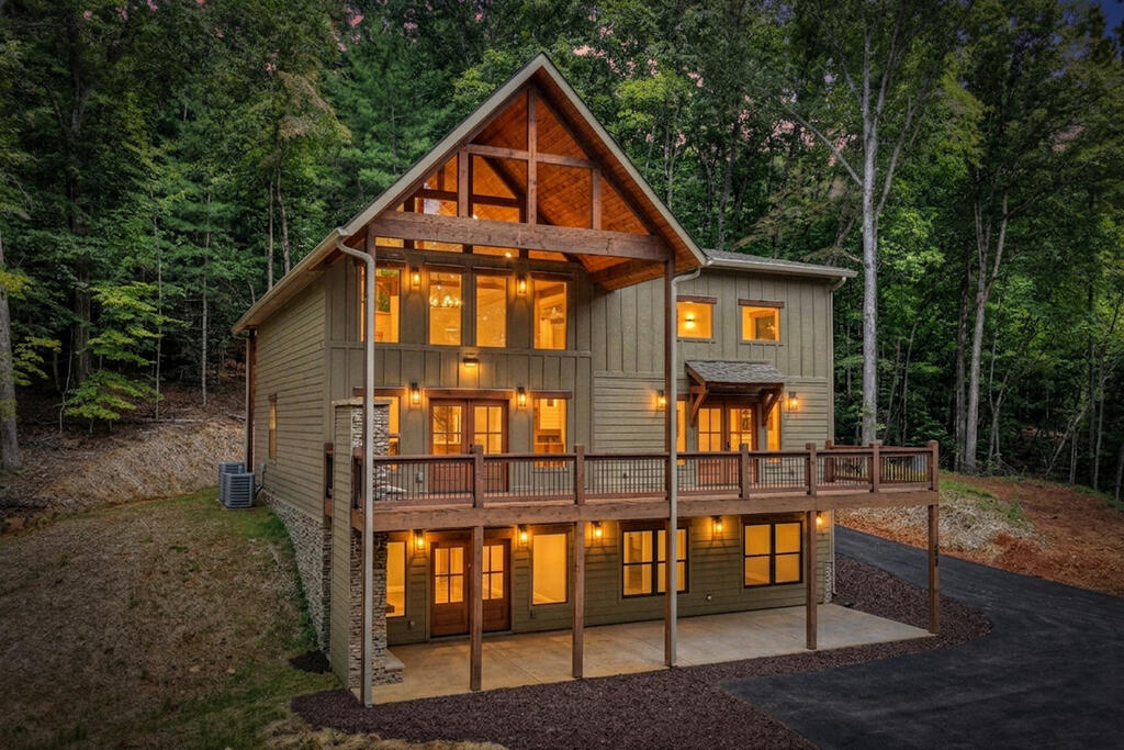 200 West Goldmine Road Ellijay, GA 30536 - Photo 5 of 67 WOW Curbe Appeal!