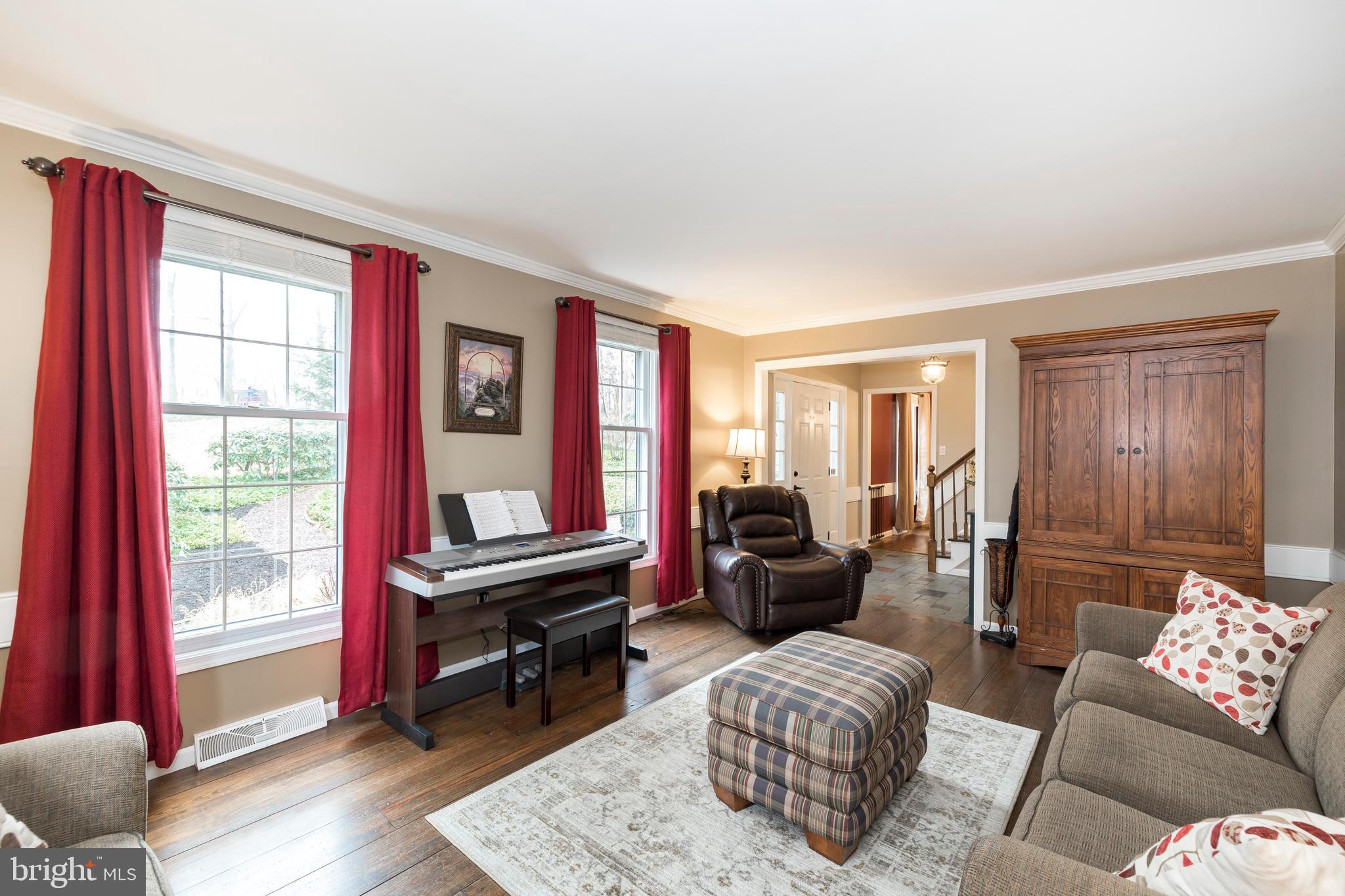 39 Blakely Road Downingtown, PA 19335 - Photo 5 of 42 living 2