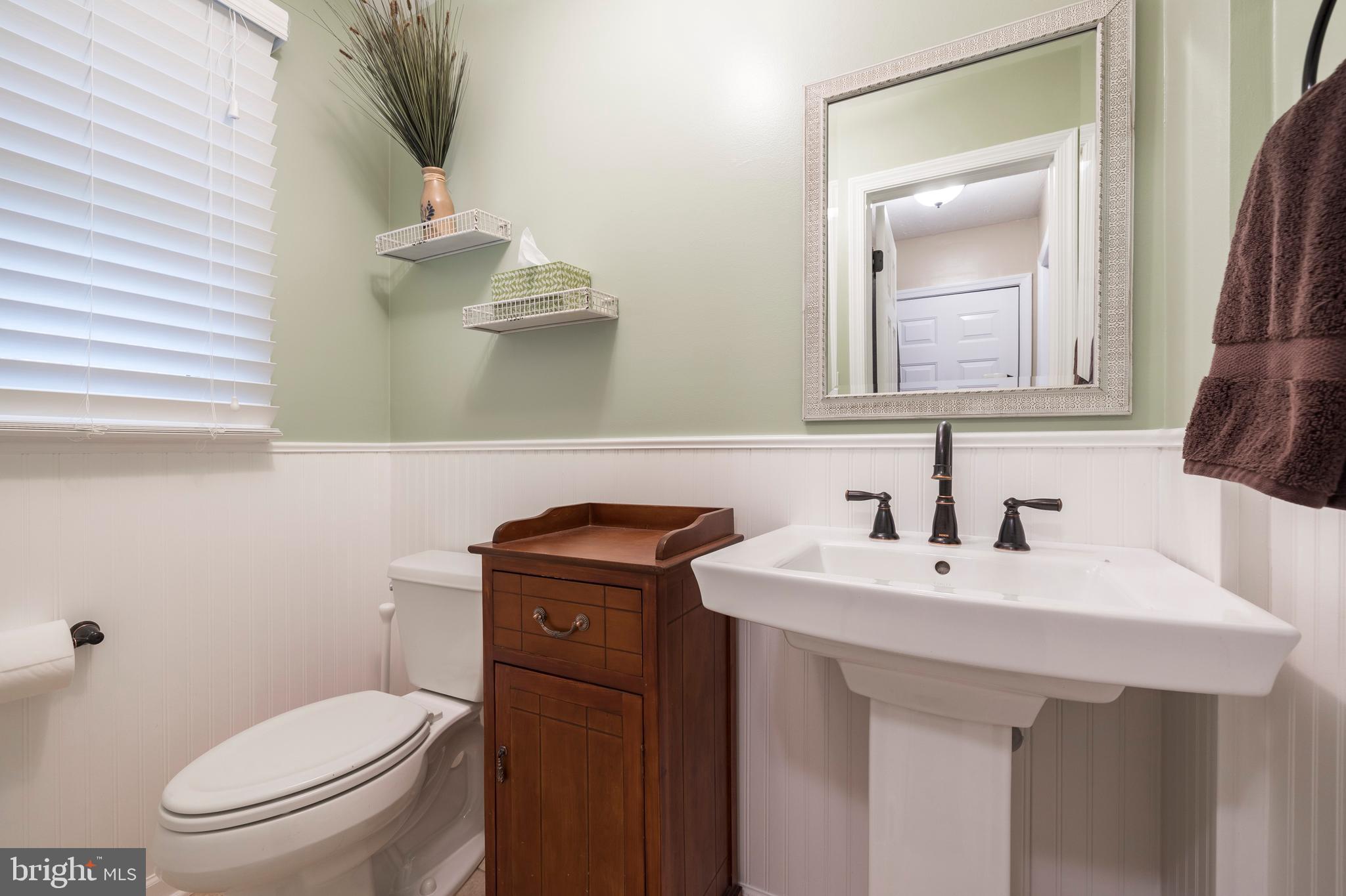 39 Blakely Road Downingtown, PA 19335 - Photo 8 of 42 1st Floor bath