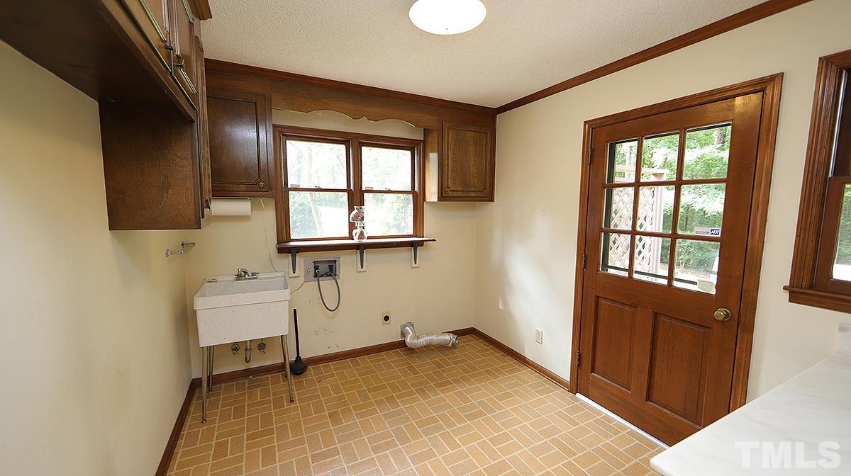 9627 Barton Creek Road Raleigh, NC 27615 - Photo 10 of 30 an empty room with windows