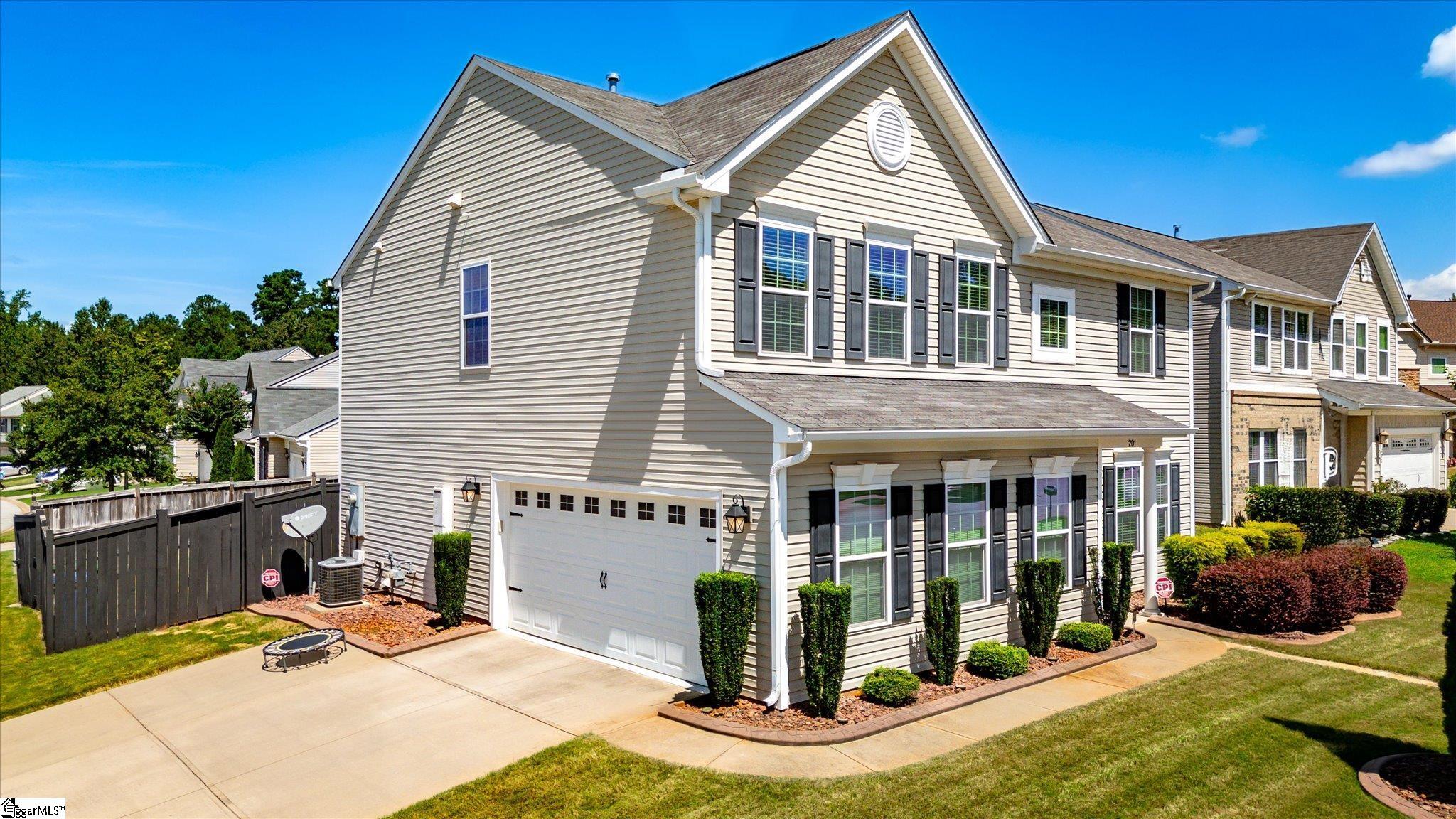 201 Shale Court Greenville, SC 29607 - Photo 4 of 38 Gallery Image 4