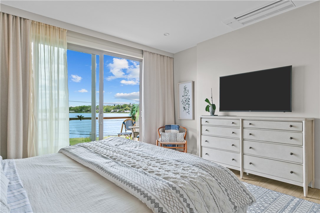 82 Ellery Road Newport, RI 02840 - Photo 15 of 34 King Suite