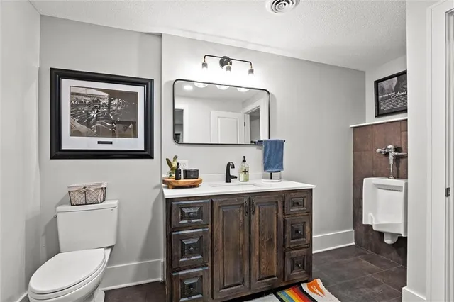 $1,099,000 | 9268 Brownridge Street, Lenexa, KS 66220