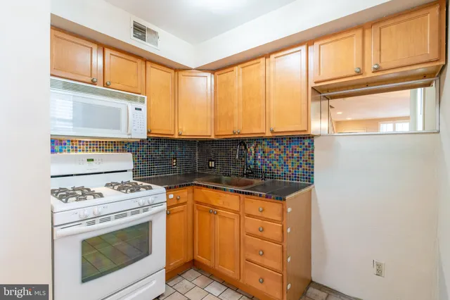 $1,750 | 2822 South Smedley Street, Philadelphia, PA 19145