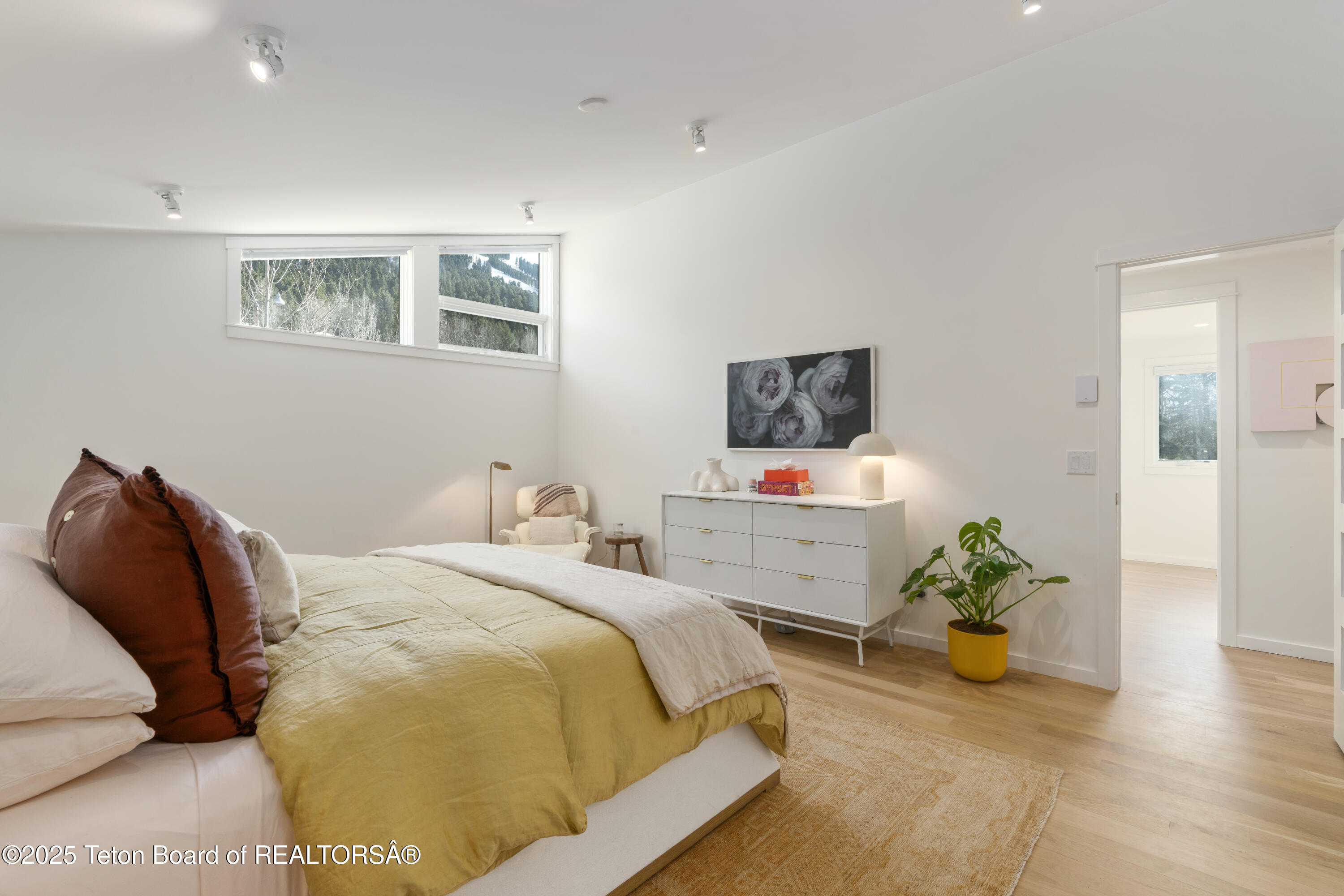 725 Cache Creek Drive Jackson, WY 83001 - Photo 17 of 36 Primary/Bed 1