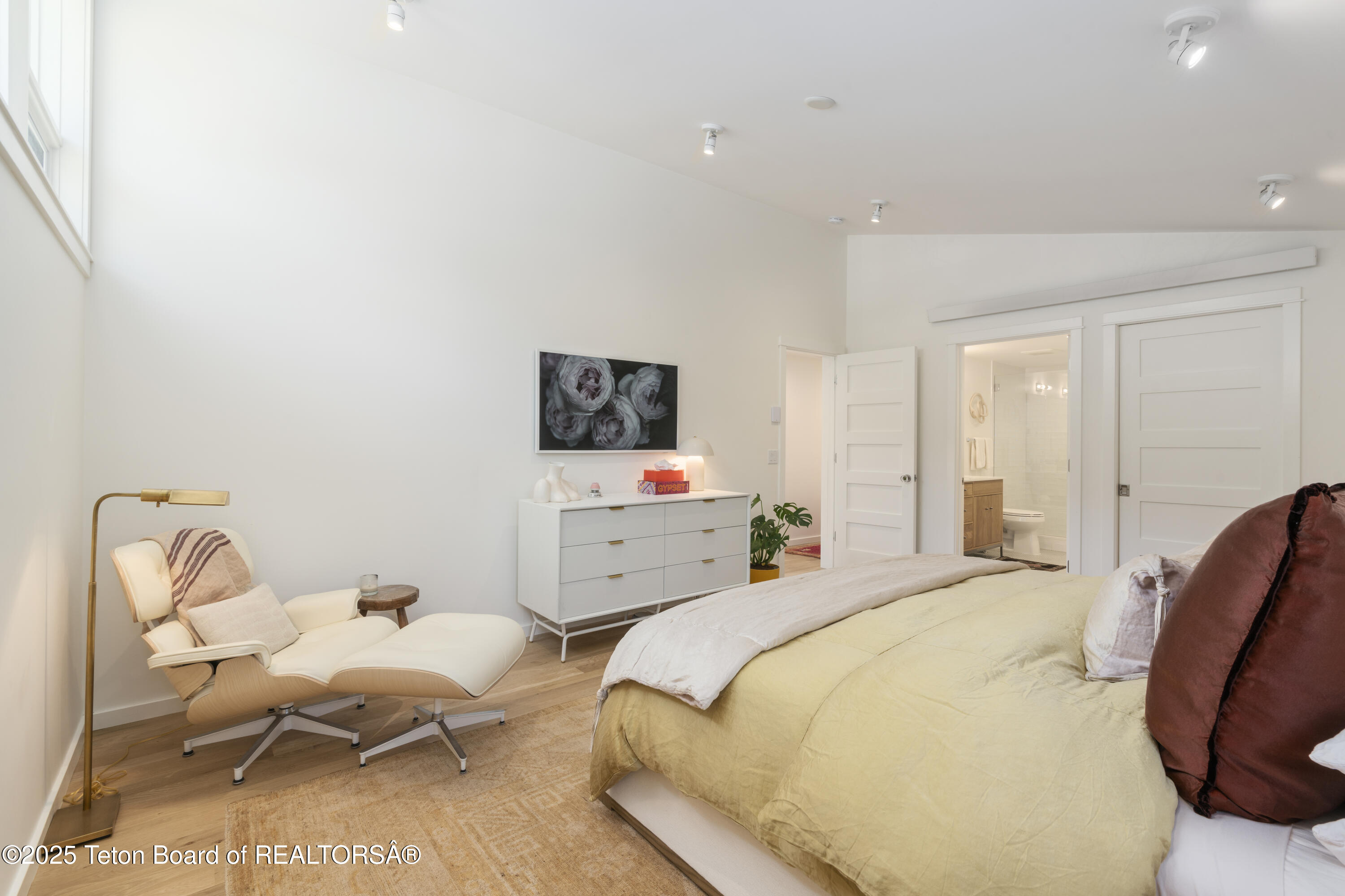 725 Cache Creek Drive Jackson, WY 83001 - Photo 19 of 36 Primary/Bed 1