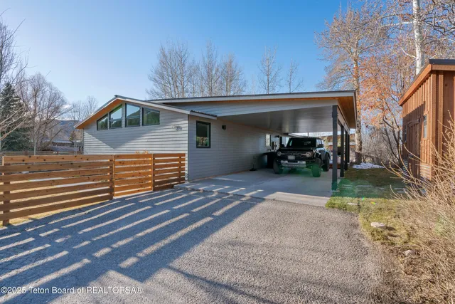 $2,850,000 | 725 Cache Creek Drive, Jackson, WY 83001