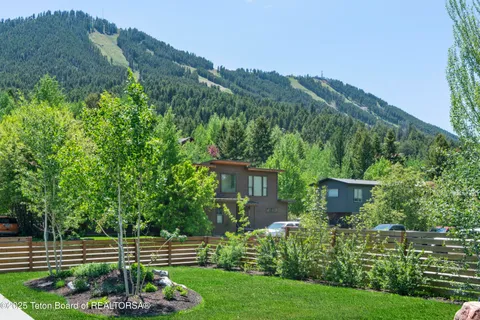 $2,850,000 | 725 Cache Creek Drive, Jackson, WY 83001