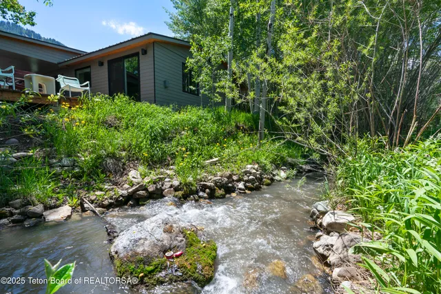 $2,850,000 | 725 Cache Creek Drive, Jackson, WY 83001