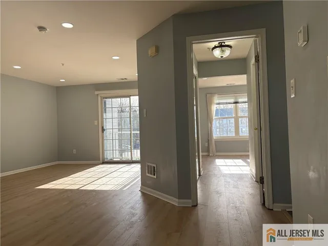 $2,300 | 1027 Waterford Drive, Unit 1027, Edison, NJ 08817