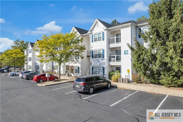 $2,300 | 1027 Waterford Drive, Unit 1027, Edison, NJ 08817
