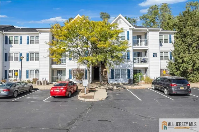 $2,300 | 1027 Waterford Drive, Unit 1027, Edison, NJ 08817