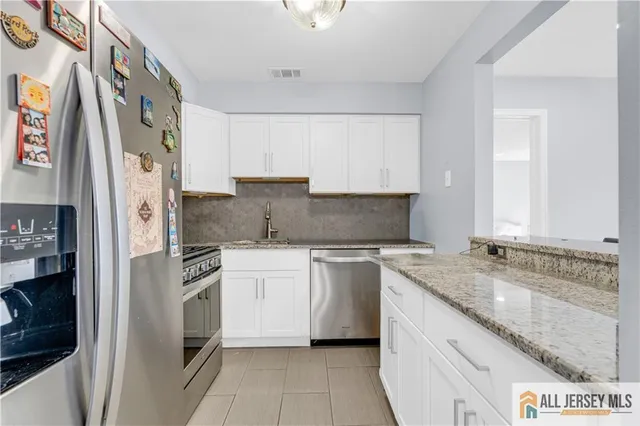 $2,300 | 1027 Waterford Drive, Unit 1027, Edison, NJ 08817