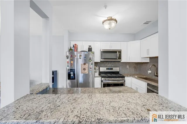 $2,300 | 1027 Waterford Drive, Unit 1027, Edison, NJ 08817