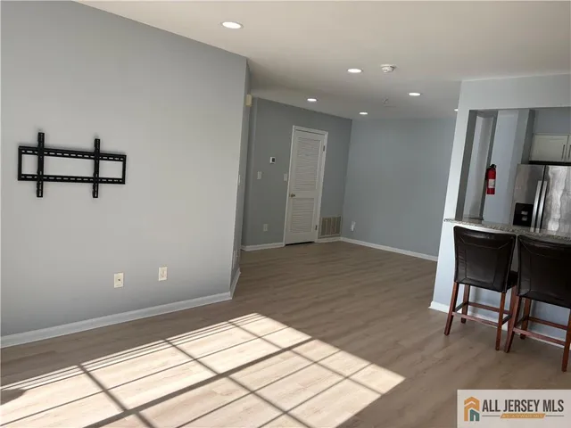 $2,300 | 1027 Waterford Drive, Unit 1027, Edison, NJ 08817