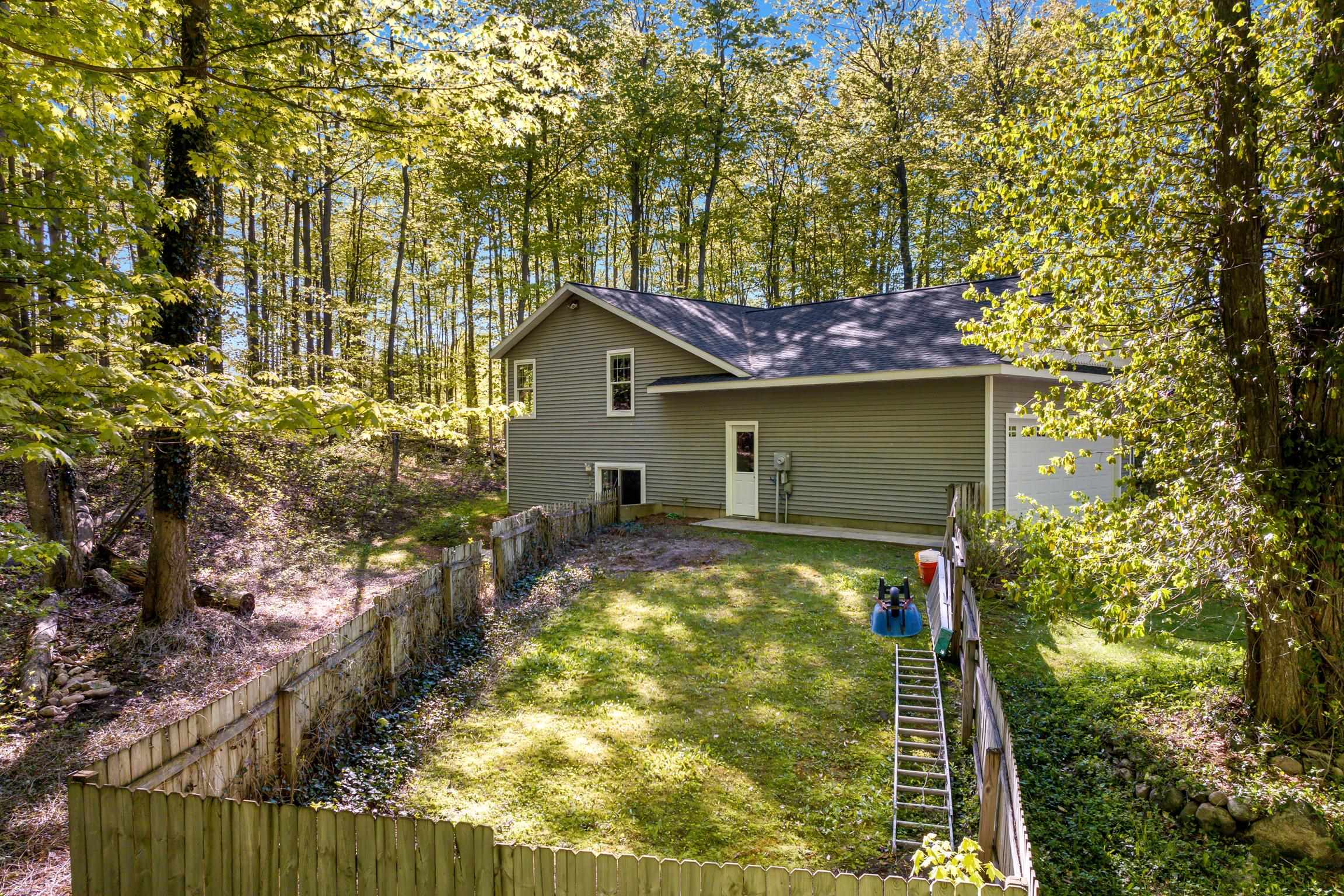 2177 North Jacobson Road Suttons Bay, MI 49682 - Photo 4 of 25