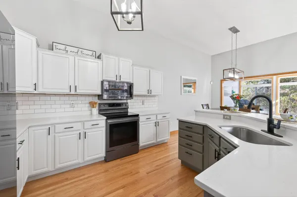 $349,900 | 15738 Chasewood Court, Rosemount, MN 55068