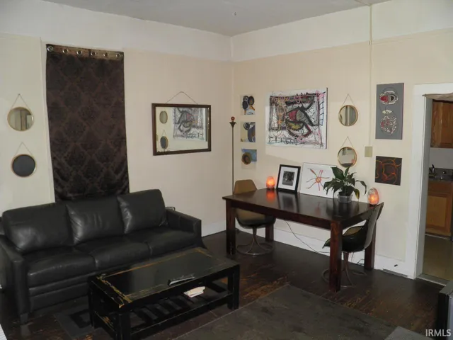 $750 | 517 South Rogers Street, Unit 1, Bloomington, IN 47403