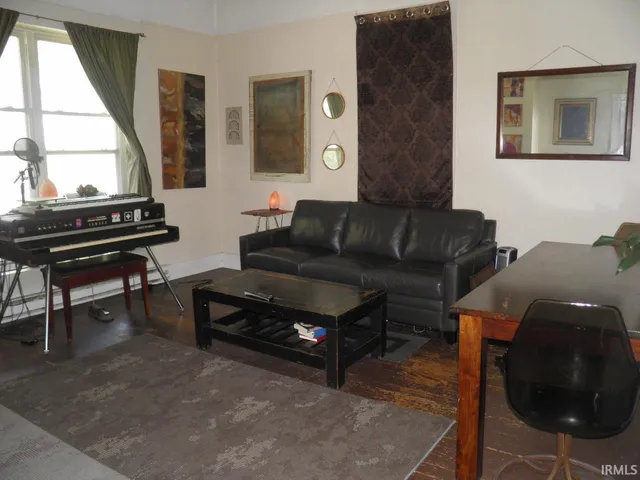 $750 | 517 South Rogers Street, Unit 1, Bloomington, IN 47403