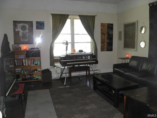 $750 | 517 South Rogers Street, Unit 1, Bloomington, IN 47403