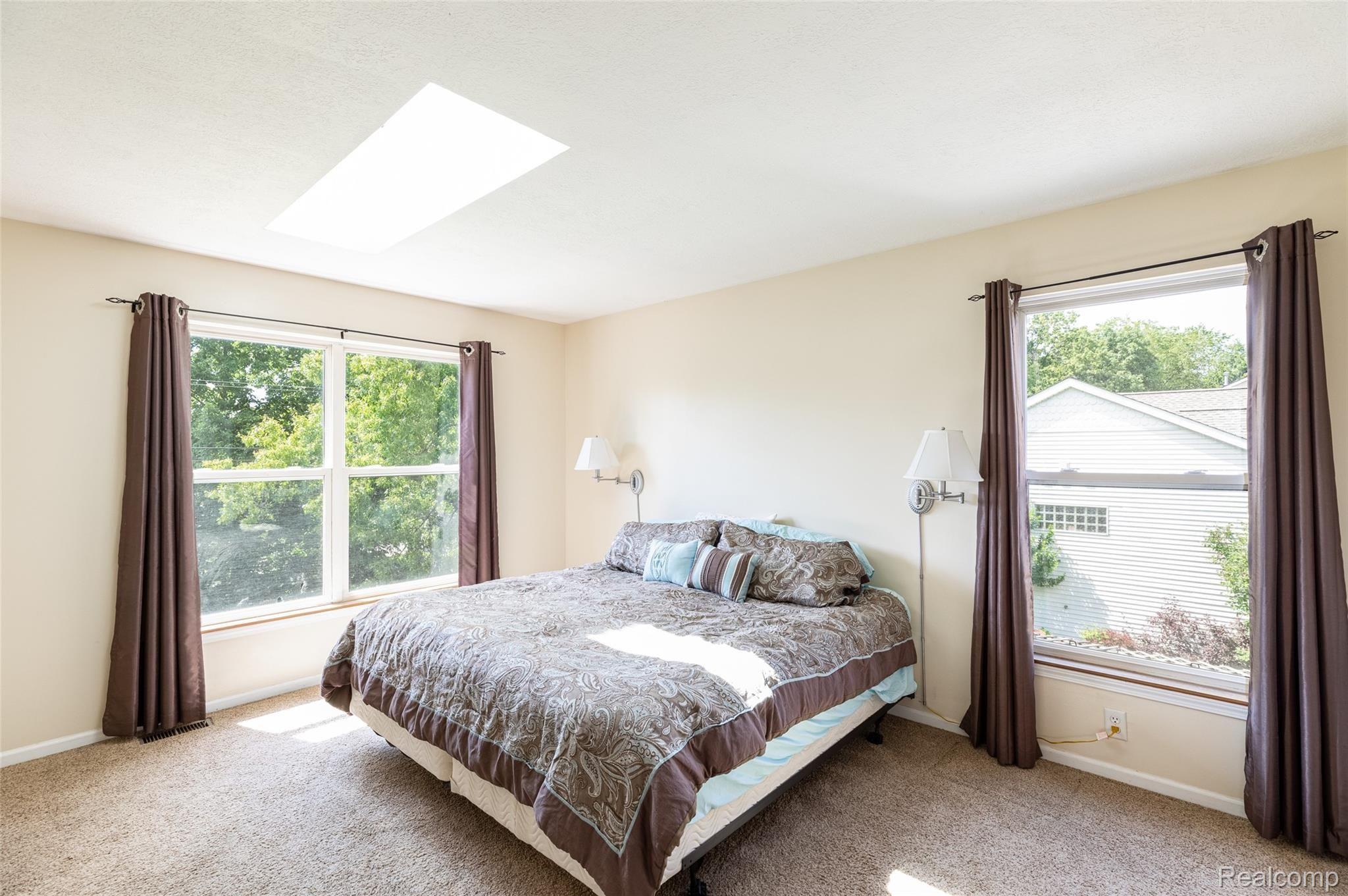 1095 Oakcrest Road Howell, MI 48843 - Photo 22 of 40 31.MasterBedroom