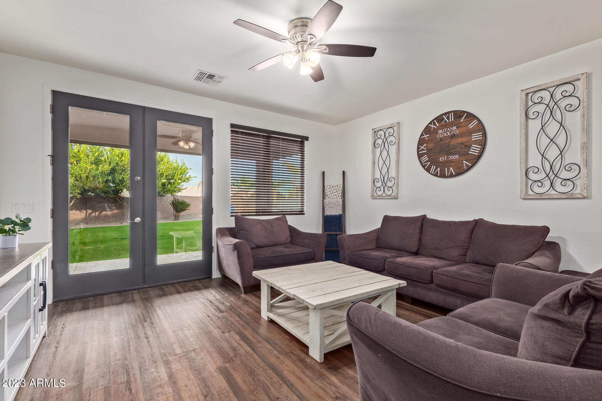 2054 East Stacey Road Gilbert, AZ 85298 - Photo 6 of 49 living room