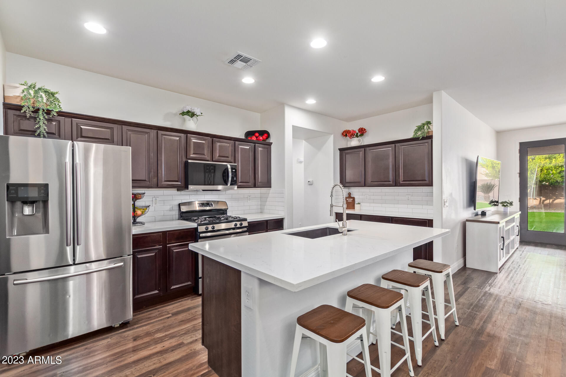2054 East Stacey Road Gilbert, AZ 85298 - Photo 9 of 49 kitchen