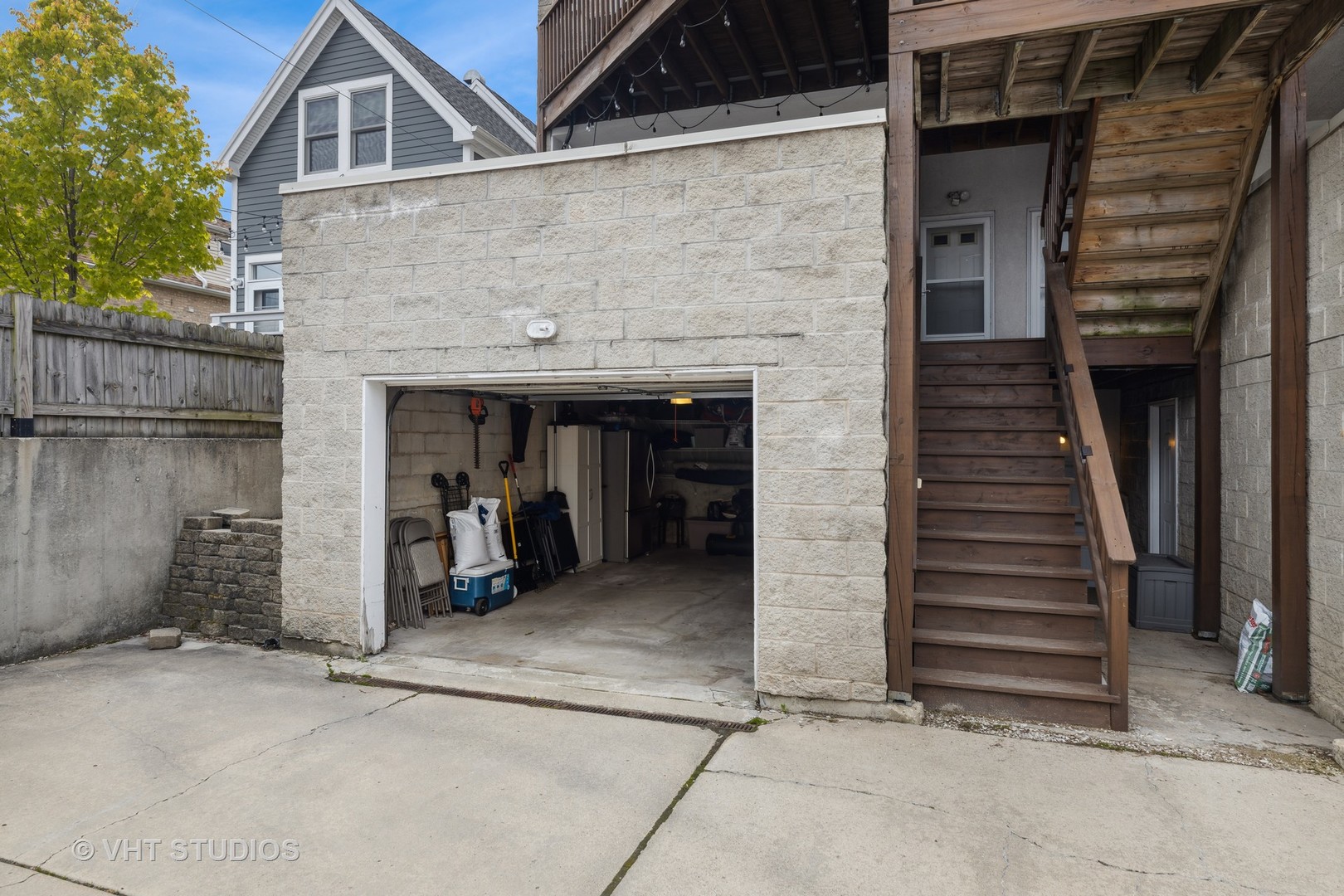 2128 West Walton Street, Unit 1E Chicago, IL 60622 - Photo 20 of 23 a view of a house with entryway and a garage