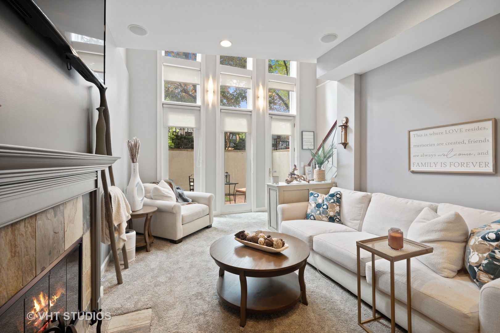 2128 West Walton Street, Unit 1E Chicago, IL 60622 - Photo 9 of 23 a living room with furniture and a large window