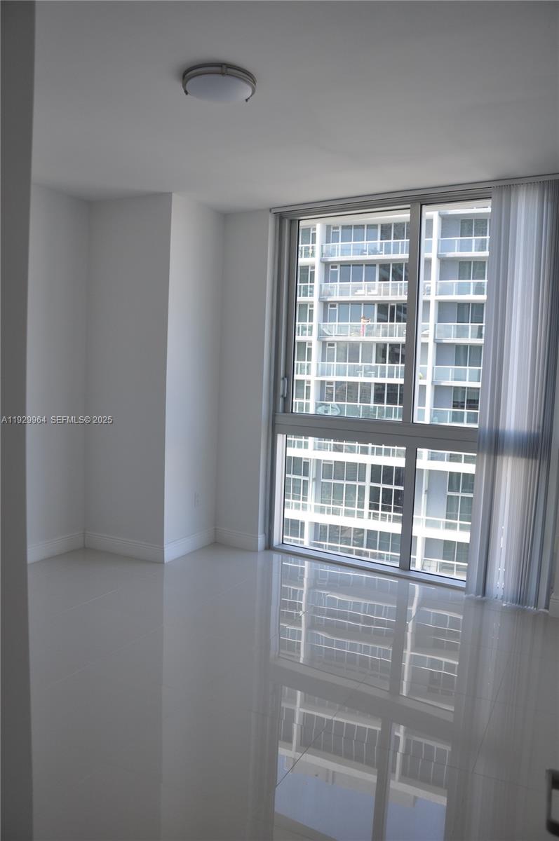 475 Brickell Avenue, Unit 4215 Miami, FL 33131 - Photo 11 of 17 a view of empty room with a window