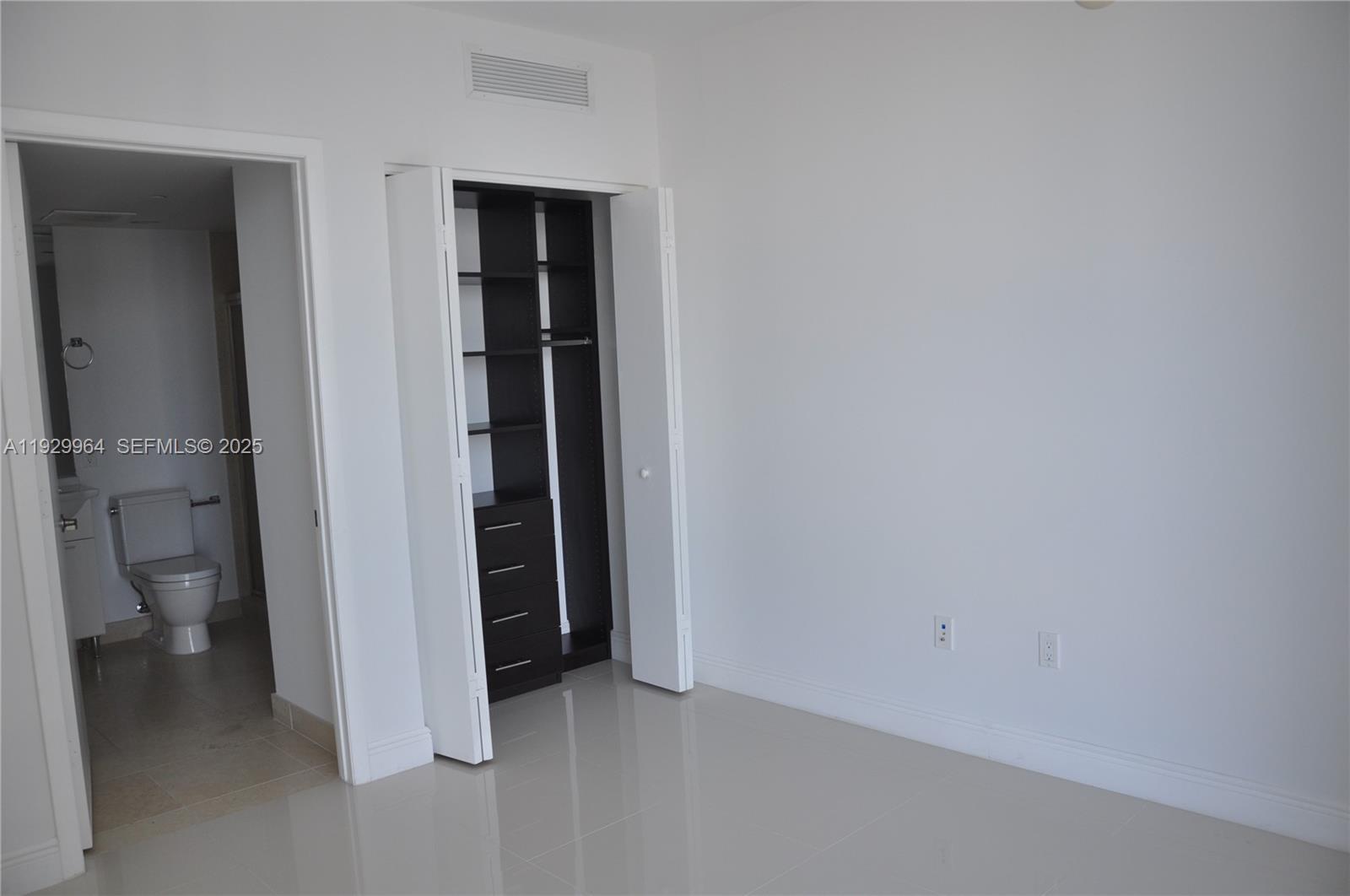 475 Brickell Avenue, Unit 4215 Miami, FL 33131 - Photo 12 of 17