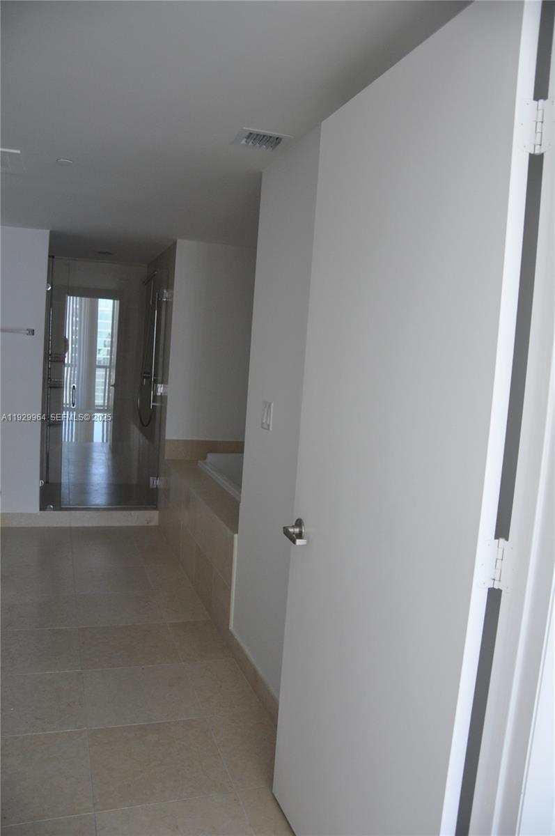 475 Brickell Avenue, Unit 4215 Miami, FL 33131 - Photo 7 of 17 view of empty room