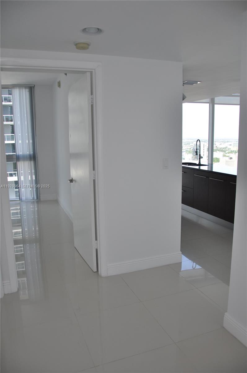 475 Brickell Avenue, Unit 4215 Miami, FL 33131 - Photo 10 of 17